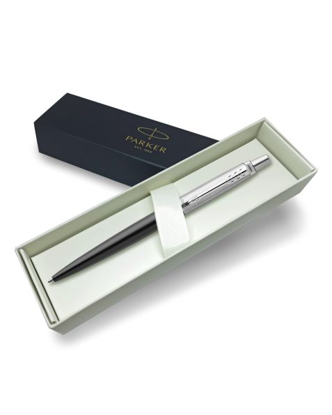 Parker Jotter - Bond Street Black CT Ballpoint Pen - Medium Blue Refill - Gift Boxed - (1953184)